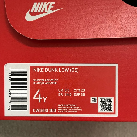 Panda Dunks Size 4Y - Picture 2 of 2